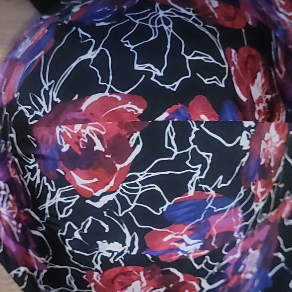 ๐ Rare Gorgeous Torrid Floral Wire-Free Bra Racer Back Lace Side Detail - Picture 2 of 5